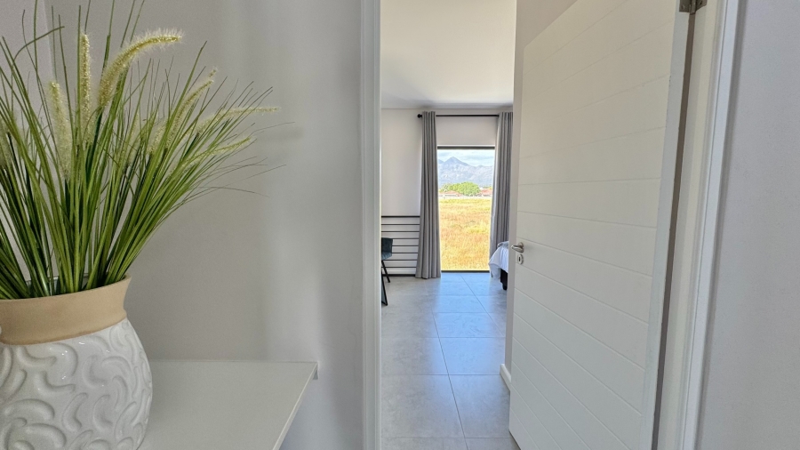 2 Bedroom Property for Sale in Whispering Pines Western Cape